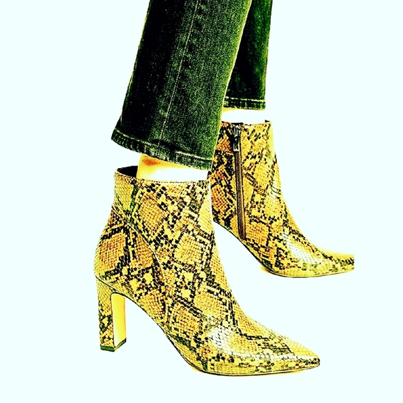 Sexy Bold Steven by Steve Madden Embossed Leather - Picture 6 of 6